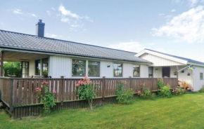 Beautiful Home In Borgholm With Kitchen, Föra